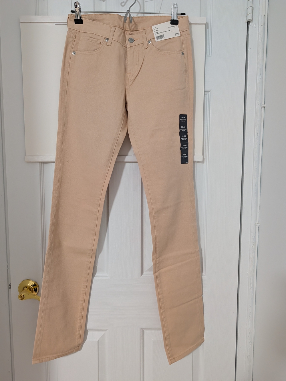 Uniqlo Straight-Leg Stretch Jeans in Light Pink